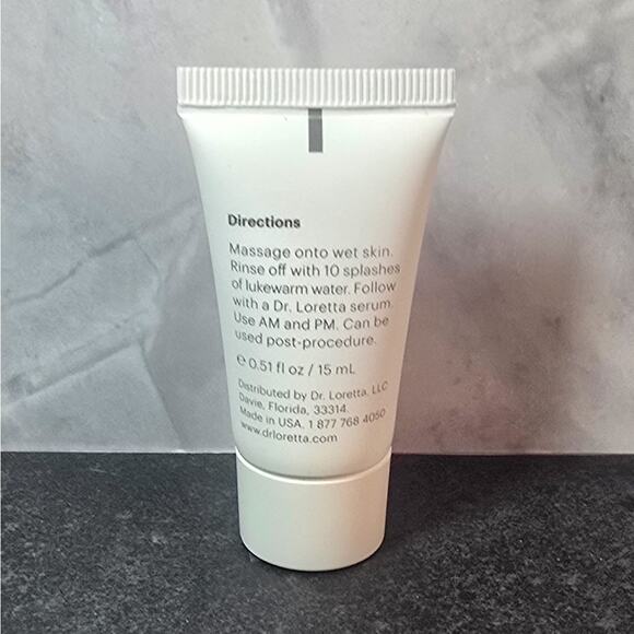 Dr. Loretta New Gentle Hydrating Cleanser travel size 15 ml - Picture 3 of 4